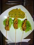 Satay de Pollo con Lechugas Orgánicas